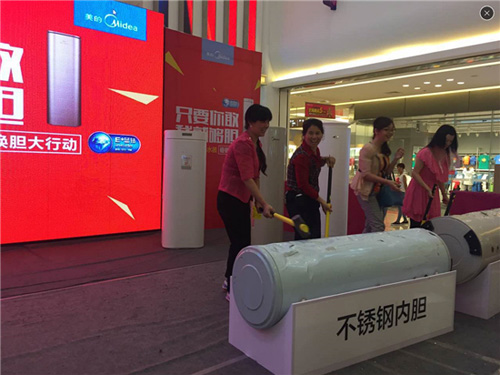 兩百長(zhǎng)沙人揮錘砸鋼 美的E+藍(lán)鉆內(nèi)膽空氣能熱水器轟動(dòng)全國(guó)