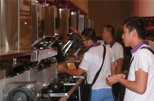 2016年度雅麗詩新品發(fā)布會 創(chuàng)新科技掀起行業(yè)風暴