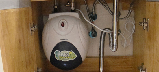 使用燃?xì)鉄崴骶嚯x衛(wèi)生間遠(yuǎn)的幾個解決辦法