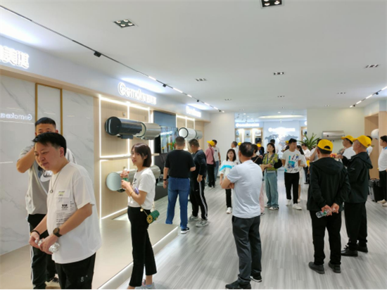 攜手共赴 熱烈歡迎貴州遵義核心經(jīng)銷商回格美淇總部參觀學(xué)習(xí)