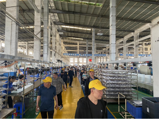 攜手共赴 熱烈歡迎貴州遵義核心經(jīng)銷商回格美淇總部參觀學(xué)習(xí)